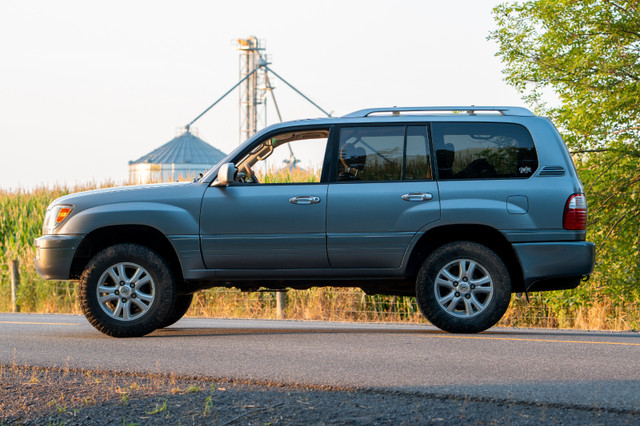 2005 Lexus LX470 (Sold Pending Pickup) in Cars & Trucks in Ottawa - Image 3