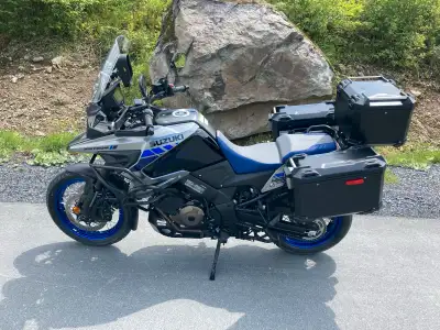 Beaucoup d’équipement Valises, top case, skid plate, crash bars, poignées chauffantes…
