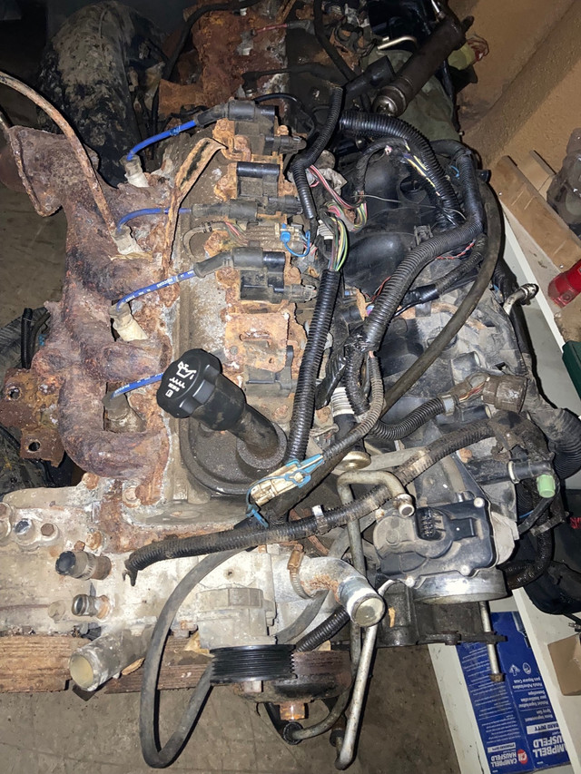 Chevy 6 liter engine in Engine & Engine Parts in Renfrew