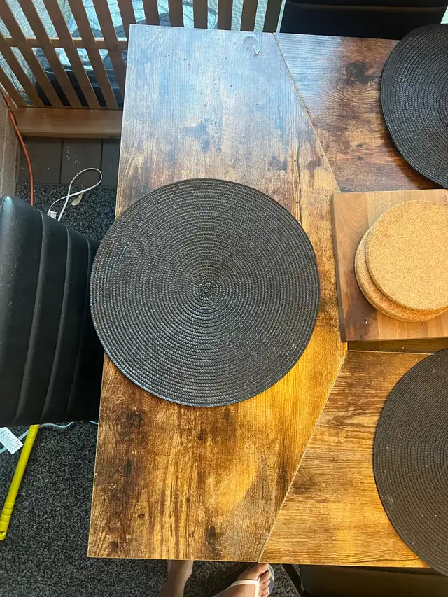 Dining Table in Dining Tables & Sets in Sarnia - Image 6