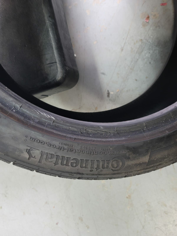 1 x 275/35/19 CONTINENTAL procontact Gx tire %80 tread left good in Tires & Rims in City of Toronto - Image 2