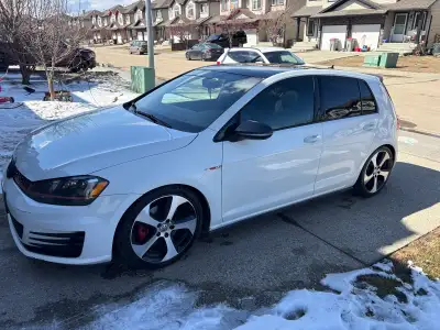 2016 VW golf gti 118000 km Automatic Leather Navigation Heated seats Adaptive lighting Apple car pla...