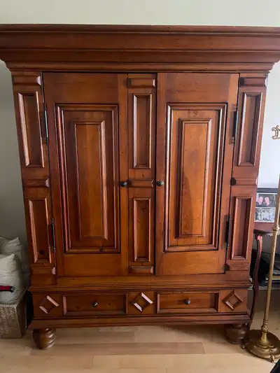 Armoire en chêne massif antique, View more