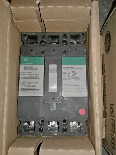 Disponibles = 1 disjoncteur GE TED[hidden information]V, 60A, 3P 1 disjoncteur GE TED [hidden inform...