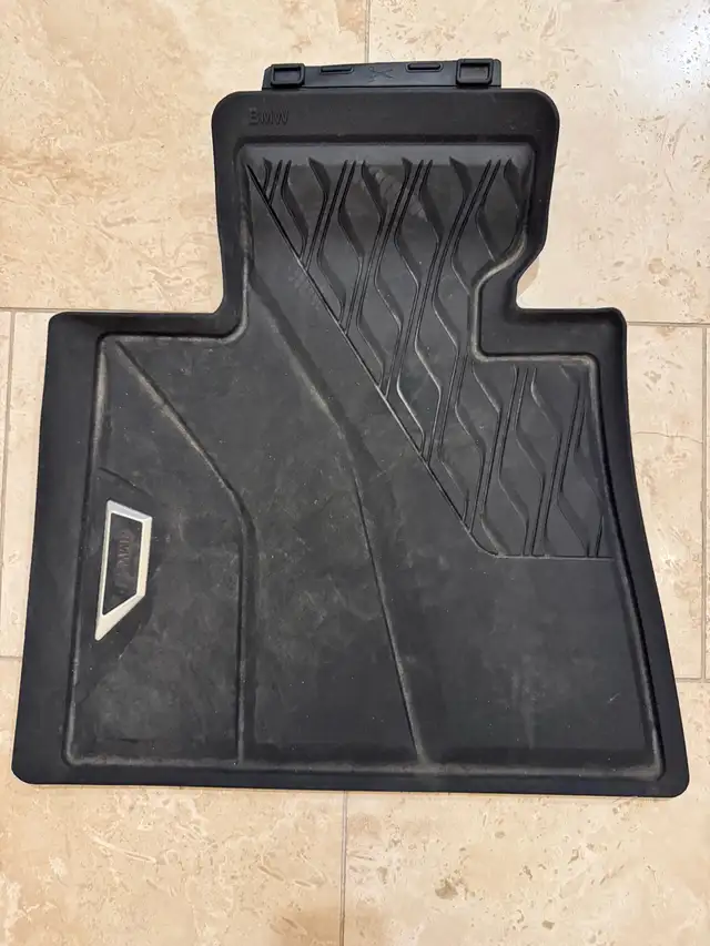 Original BMW X5 Winter Floor Mats 2025-2019 in Other Parts & Accessories in Markham / York Region - Image 2