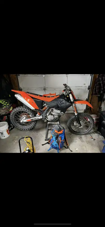 2010 KTM SXF250. I bought it in 2018 thinking I was going to be a dirtbike guy.. lemme tell ya, I us...