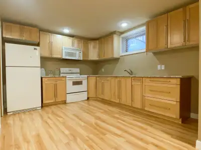 Cozy 1 bedroom Basement great schools area with internet