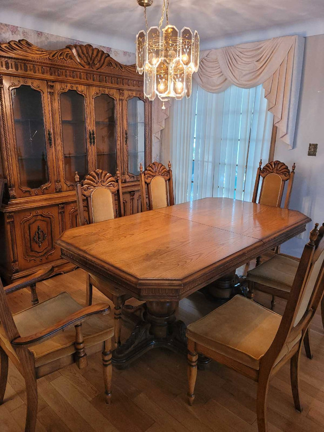 Table with 6 chairs and buffet Hutch. in Dining Tables & Sets in St. Catharines