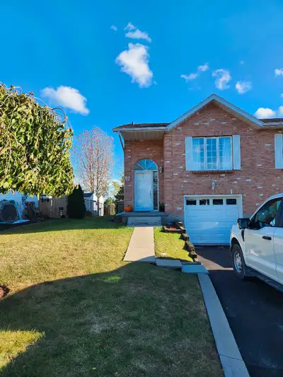 Charming 1-Bedroom Lower Unit Near the Lake