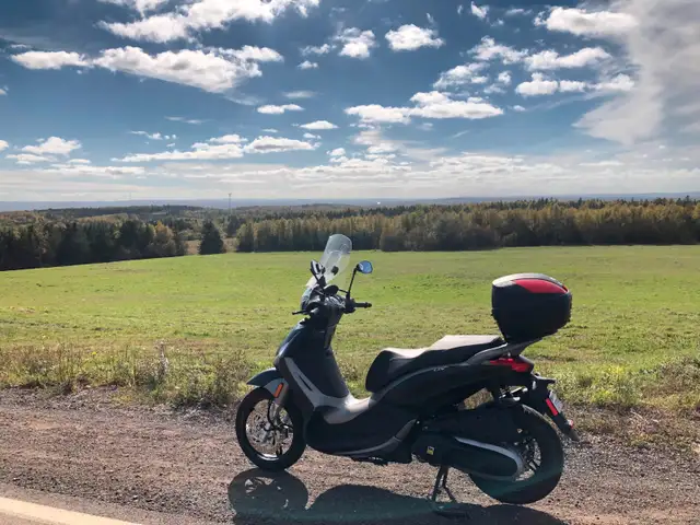 2016 PIAGGIO BV-350 MAXI SCOOTER in Scooters & Pocket Bikes in Moncton - Image 4
