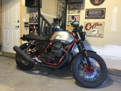 2016 Moto guzzi V7II racer in brand new condition Kms 5831 Located in hidden creek nw
