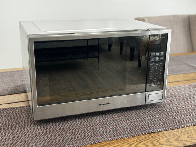 Panasonic Microwave NN-SG6565 in Microwaves & Cookers in Oakville / Halton Region