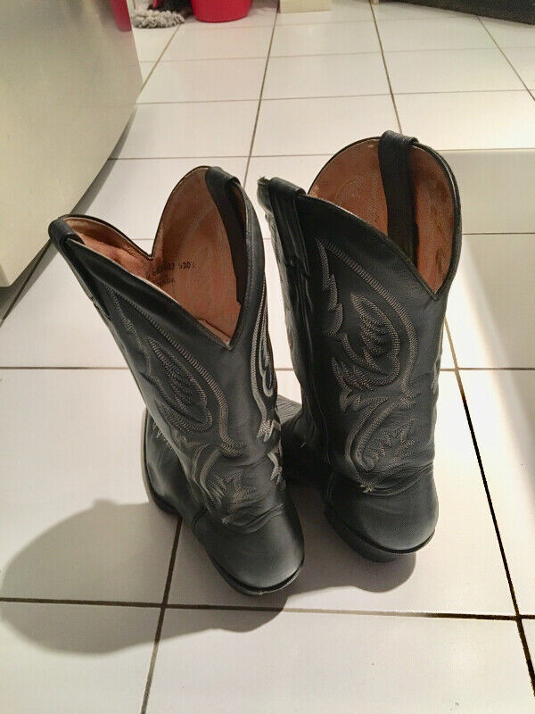 Authentic Black Cowboy leather Boots MADE IN CANADA $100 dans Chaussures pour hommes  à Laval/Rive Nord - Image 3