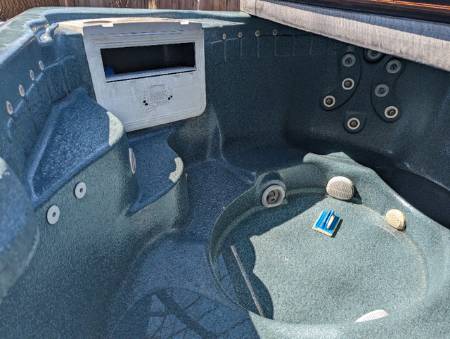 Hot Tub for free in Hot Tubs & Pools in North Bay - Image 3