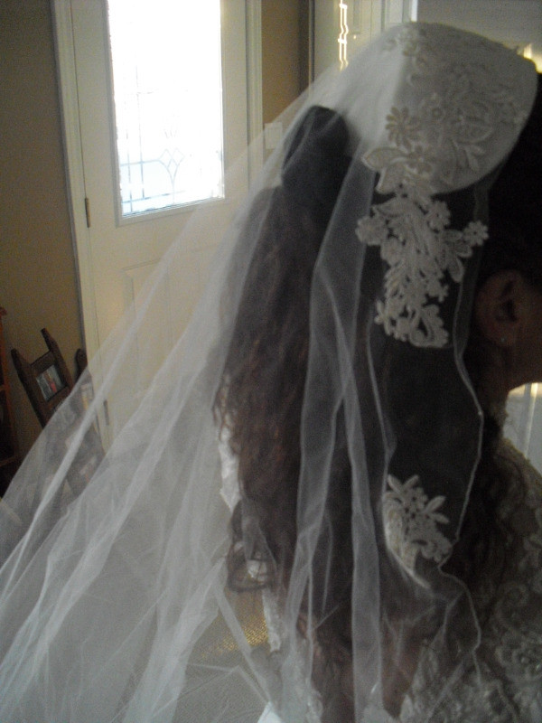 Bridal Headpiece with Veil in Wedding in Belleville - Image 4