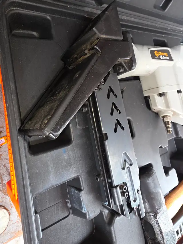 Craftex CX Series CX903 3 In 1 Flooring Nailer Hard Plastic Case in Hand Tools in Windsor Region - Image 8