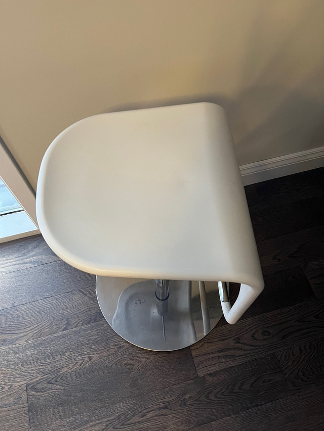 White bar stools *like new* for sale in Kitchen & Dining Wares in City of Toronto - Image 3