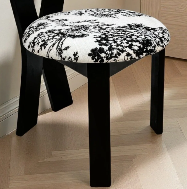 SOLID WOOD DINING CHAIRS - (Set of 4) - New in box in Dining Tables & Sets in City of Toronto - Image 7