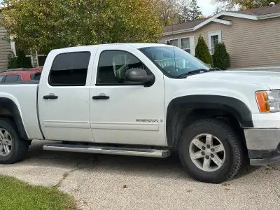 2008 GMC SIERRA CREW CAB SLE WITH THE Z71 PKG 5.3 LITRE, POWER BUCKET SEATS, TEMPMATIC, A/C, TONNEAU...