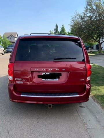 2015 Dodge Grand Caravan with Stow & Go in Cars & Trucks in Edmonton - Image 3