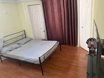 We are looking for small family or girls only Separate washroom Kitchen sharing