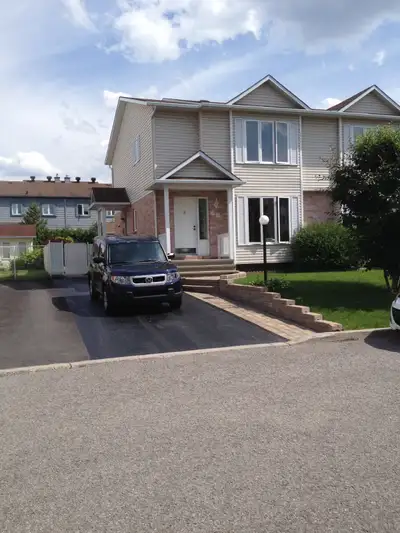 We have been renting rooms to University & College Students for over a decade in the Ottawa/Gatineau...