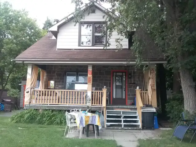 Charming Home-Centrally Located with Free WIFI