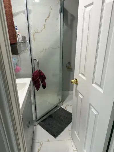 Private Room for Rent for girl in Brampton