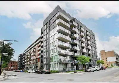 Large 1 bedroom Griffintown in front of Canal Lachine, JULY 1ST