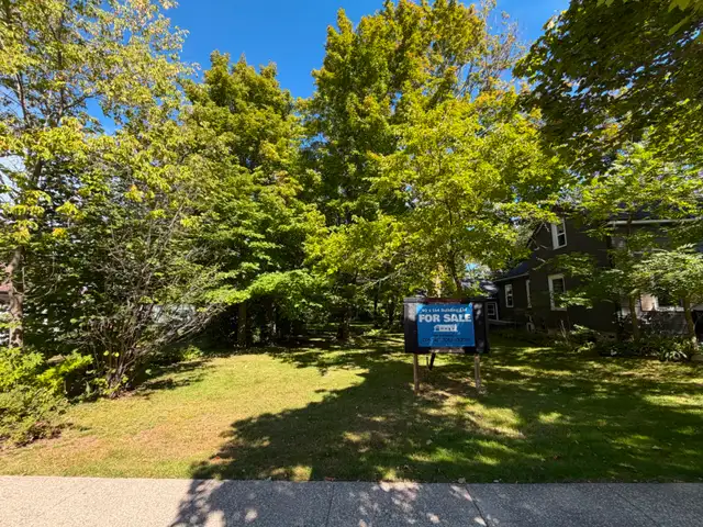 Vacant residential building lot in the heart of Thornbury!