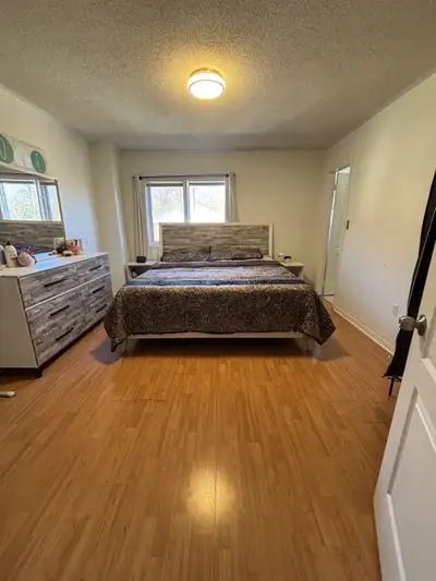 SPACIOUS FURNISHED MASTER BEDROOM WITH PRIVATE ENSUITE + PARKING – BRAMPTON $1,200/month | Furnished...