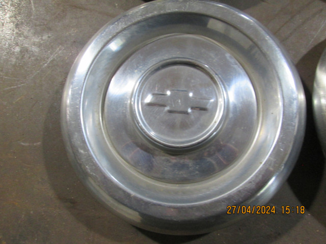 6 vega / monza hubcaps in Other Parts & Accessories in Hamilton - Image 2
