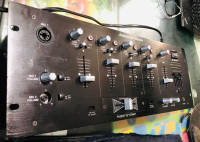 AMERICAN AUDIO Q-2411 PROFESSIONAL DJ MIXER 4 CHANNELS