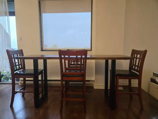 Long, wood table and chairs in Dining Tables & Sets in Laval / North Shore - Image 4