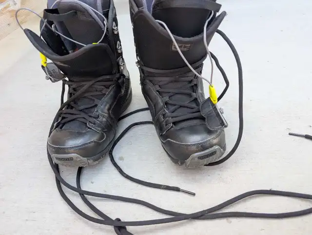smith snowboard boot size 8 men in Snowboard in Calgary - Image 5