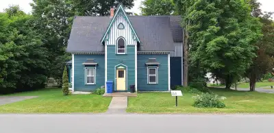 Apartment available immediately in downtown Woodstock