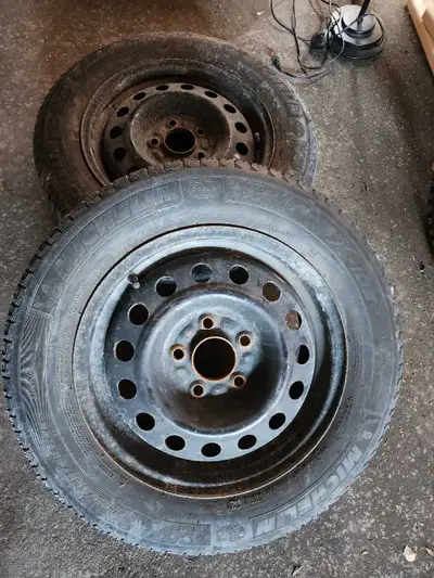 I'm selling a pair of Michelin winter tires, size 195/65R15, mounted on steel rims. These tires have...
