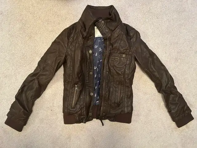 Brown Leather Jacket Women’s XS in Women's - Tops & Outerwear in Markham / York Region - Image 4
