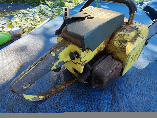 Pioneer P26 Easy Arc Starting Antique Gas Chainsaw 18 Inch Bar in Outdoor Tools & Storage in Windsor Region - Image 6
