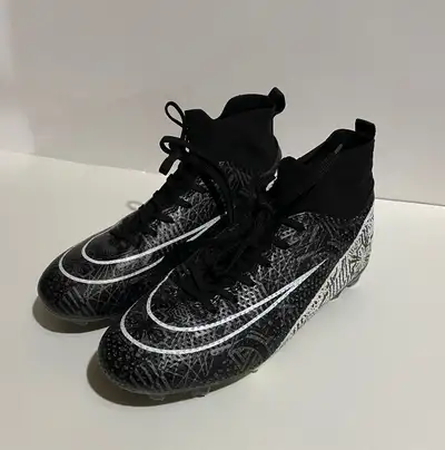 SOFTBALL / BASEBALL SHOES / CLEATS - GIRLS SIZE 8.5-9, View more