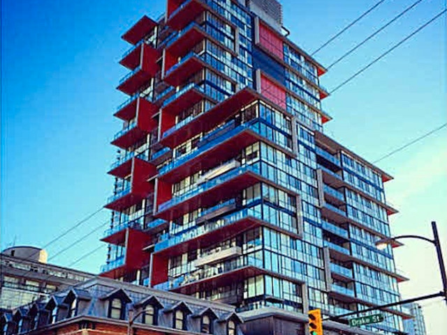 Furnished 2 bedroom and Den  with large patio - Yaletown in Long Term Rentals in Vancouver