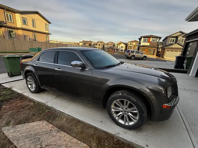 2010 chyrsler 300 AWD604579812040386562