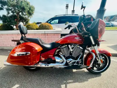 2013 Victory Cross Country in great condition. Burnt Orange paint, 106 motor. New Lopro tinted winds...