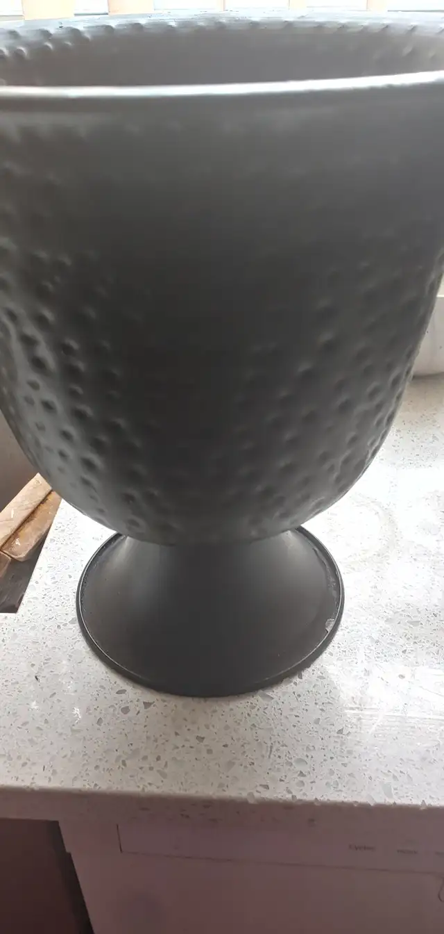 Planters METAL, CERAMIC, PLASTIC, MANY KINDS OF DECORATION VASES in Plants, Fertilizer & Soil in Mississauga / Peel Region - Image 7