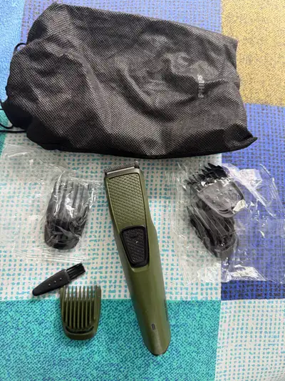 Philips Trimmer with multiple attachments Easy to charge with C type usb cable Pick up from downtown...