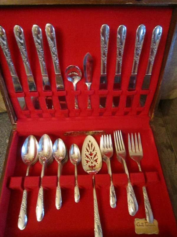 BRIDAL WREATH silverware set for 8 in Arts & Collectibles in Cole Harbour - Image 2