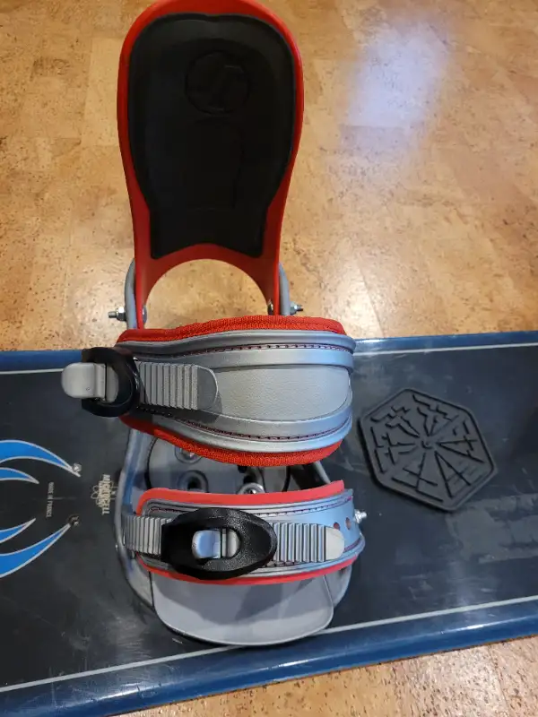 Rossignol Strato Wide 159 Snowboard with Bindings (L size in Snowboard in Calgary - Image 6