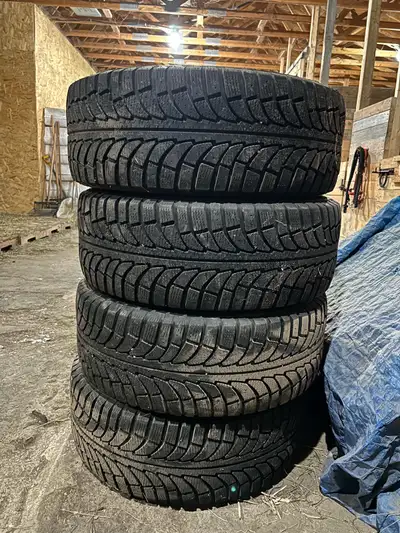 Champiro IcePro SUV winter tires with rims 235/55 R17 99H Approx. 5 years old, used for a 2017 Ford...