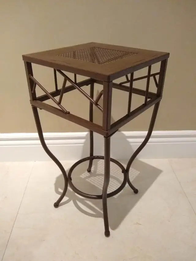 ✅ Metal Plant Stand in bronze62863731305729124