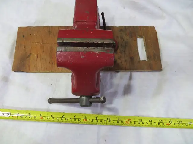 Vise Craftsman (2) 5.5" jaw ($175) & 4.5" jaw $140 in Hand Tools in Windsor Region - Image 5